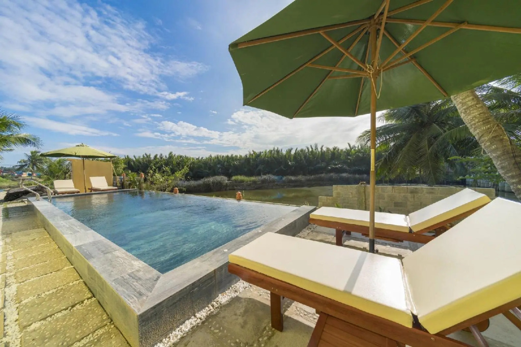 Lakeview Villa Homestay
