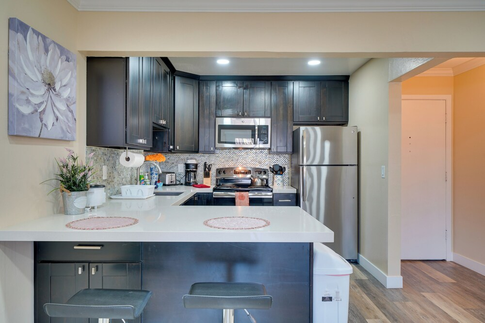 Sip, Golf & Explore: Pleasanton Retreat!