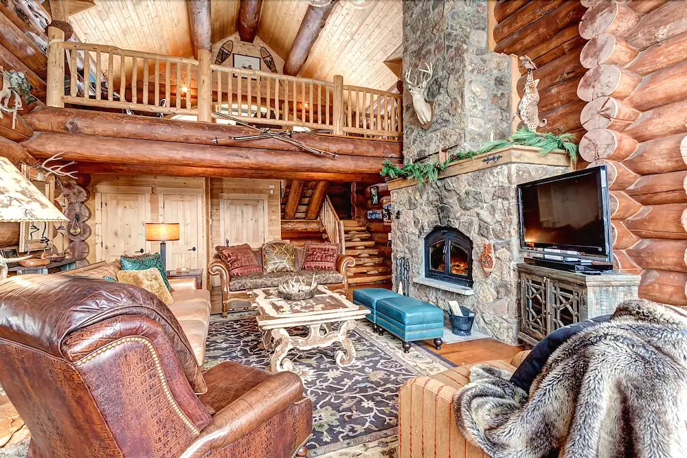 #1686 Custom Built Log Cabin - Indiana Creek Lodge - True Gem With Log Cabin Ambiance!