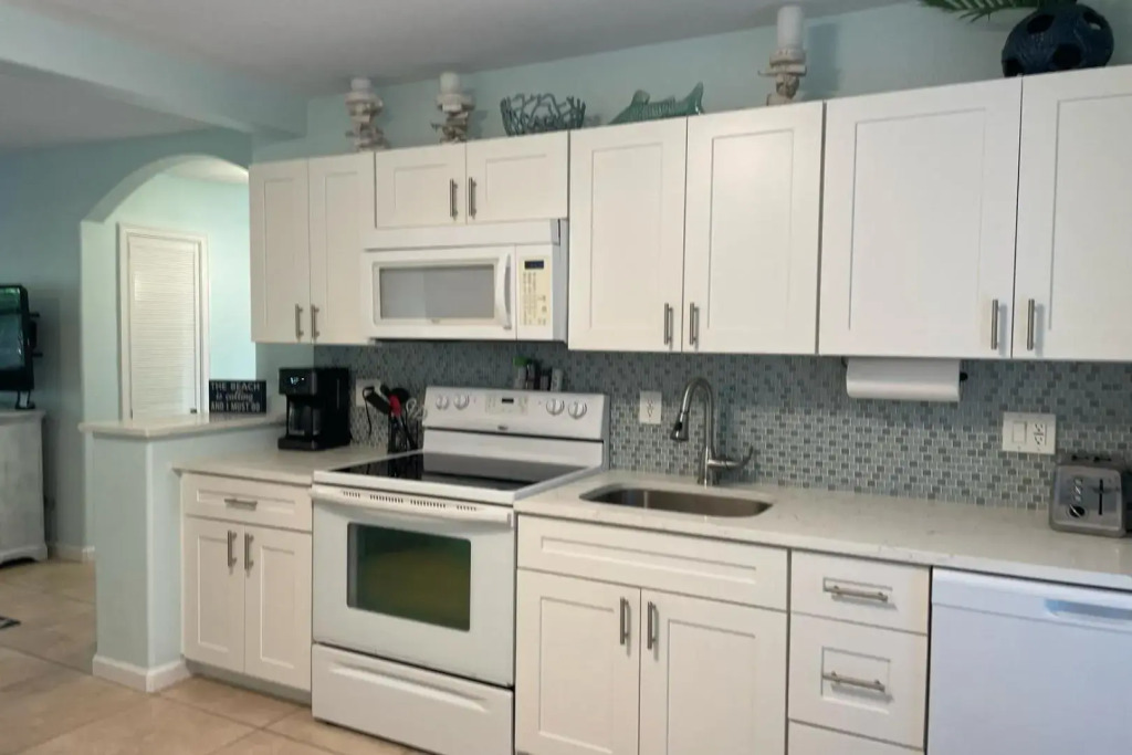 Barefoot Dreams - 201 - 76th E