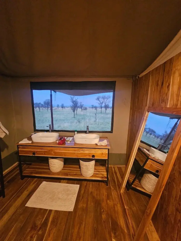 The African Kongoni Serengeti Safari Camp