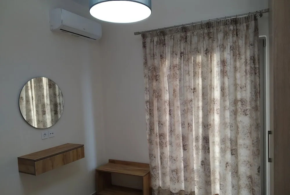 Fotakis Home - Comfortable Newbuilt 2 Bedroom Home, 20 Meters from the Sea
