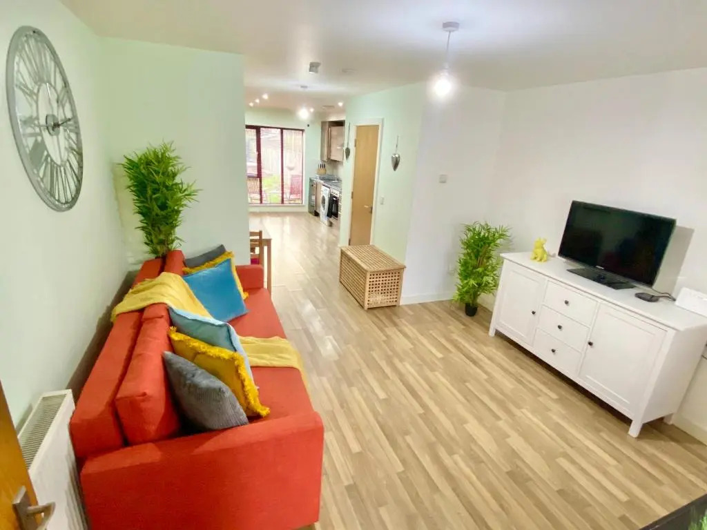 Spacious 5 bed townhouse Manchester, Salford Qauys - Two Bedroom with Parking