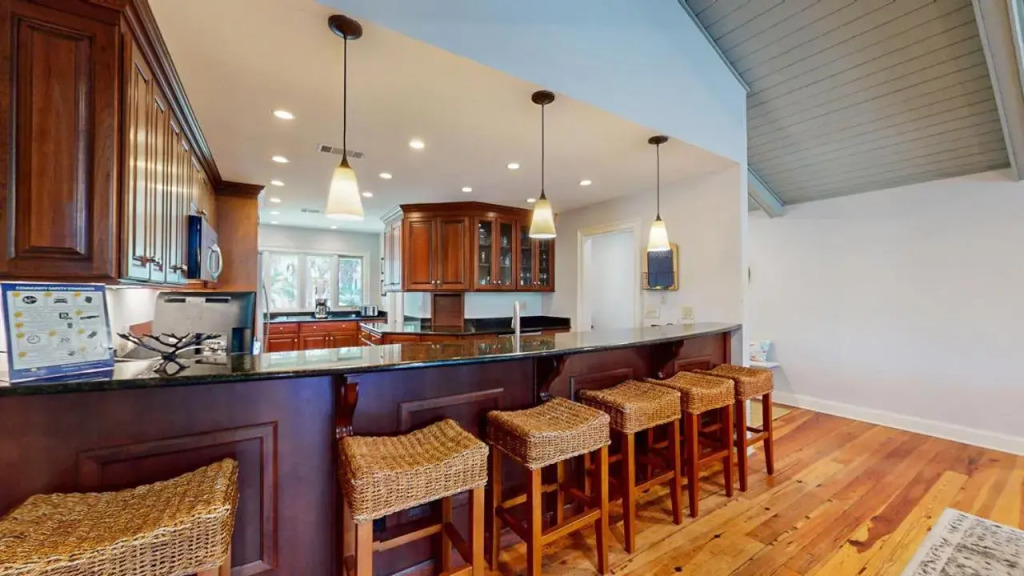 15 Promontory Ct