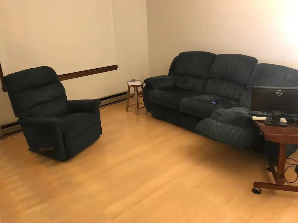 2 Rooms Available
