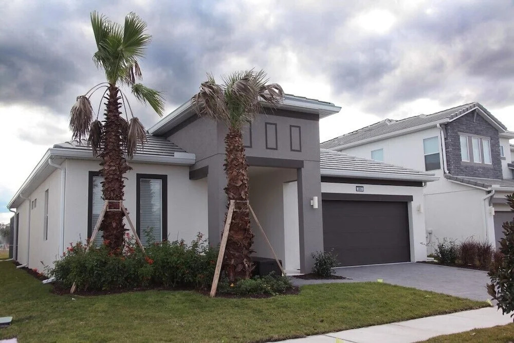 Beautiful 4 Bedroom Home Accommodates 10 Guests Home