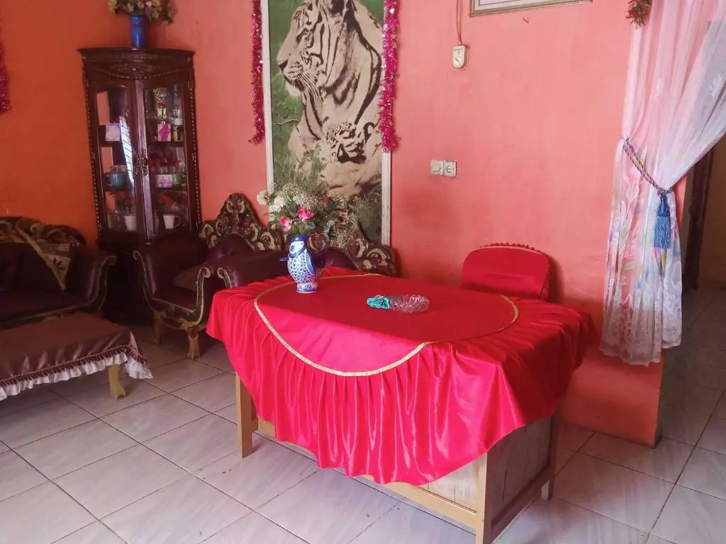 EXPRESS O 92251 Jaya Kusuma Homestay Near PONPES Darul Muhtadin