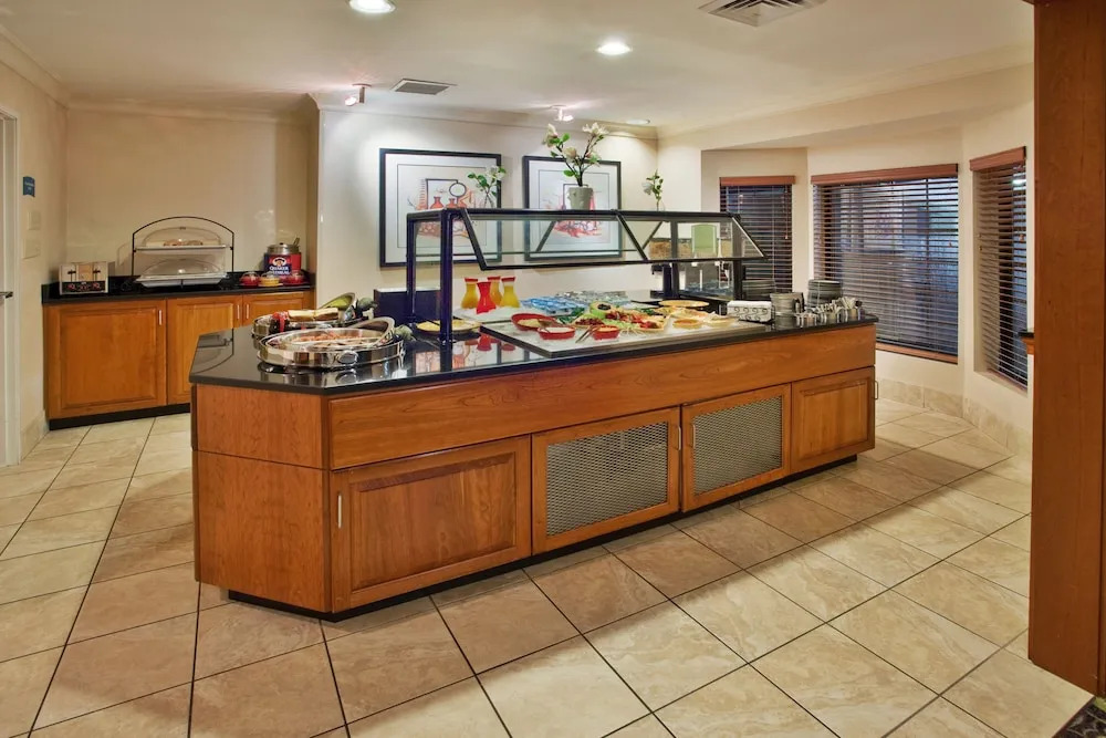 Staybridge Suites Savannah Airport