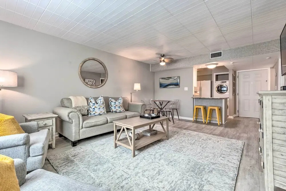 Sunny Destin Condo w/ Pool & Beach Access!