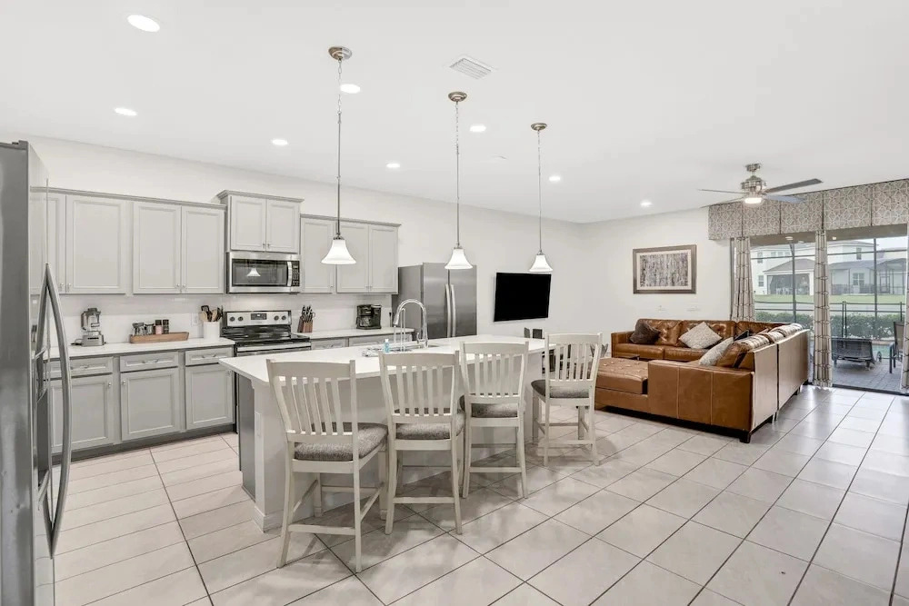 Well-stocked Home With Game Room, Enclosed Pool, Patio, & Child-friendly Items