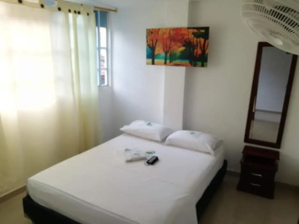 Hotel Avenida El Bosque a 2 cuadras de la clínica foscal y cardiovascular,HIC,Unab