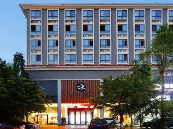 Zhanghe Hotel (Haikou Xiuying Port West Bus Station)
