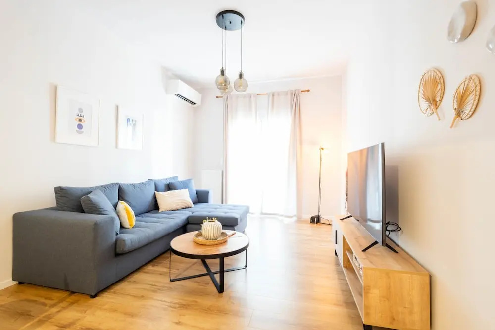 Urban Comfort 2 Bdrm Next to Metro
