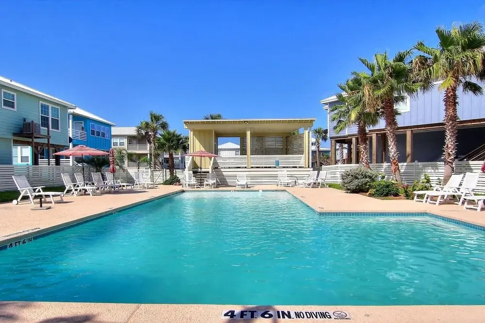 Paradise Ahoy 4 Bedroom Home by Redawning