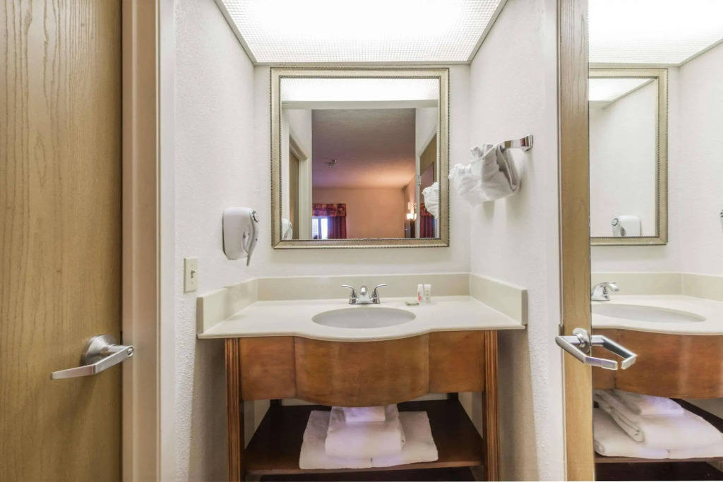 Quality Inn & Suites Sunport Airport Albuquerque