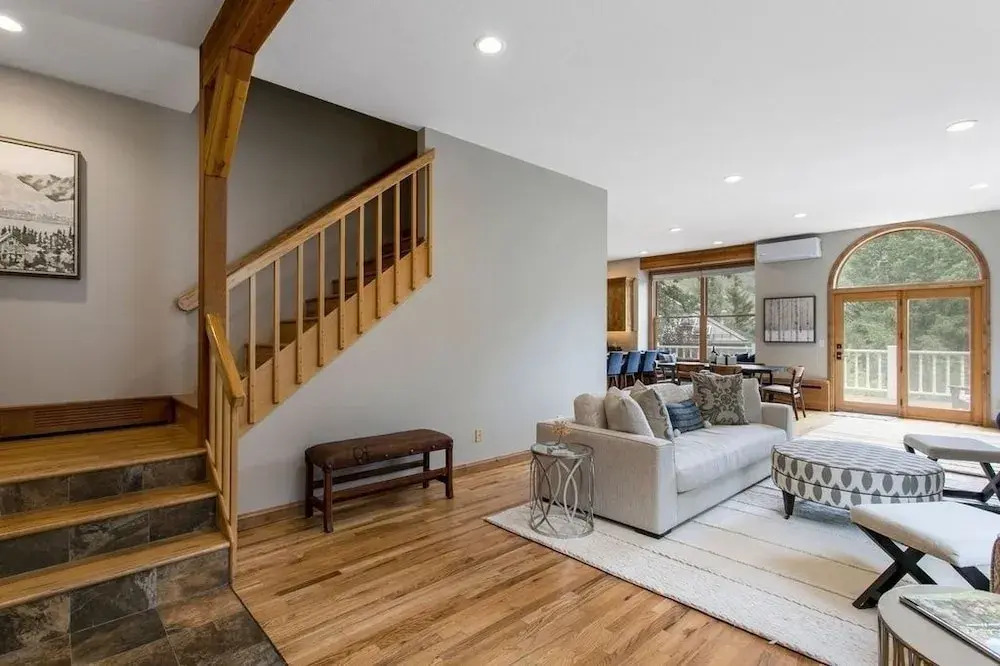 405 Greenway Circle 4 Bedroom Home by RedAwning