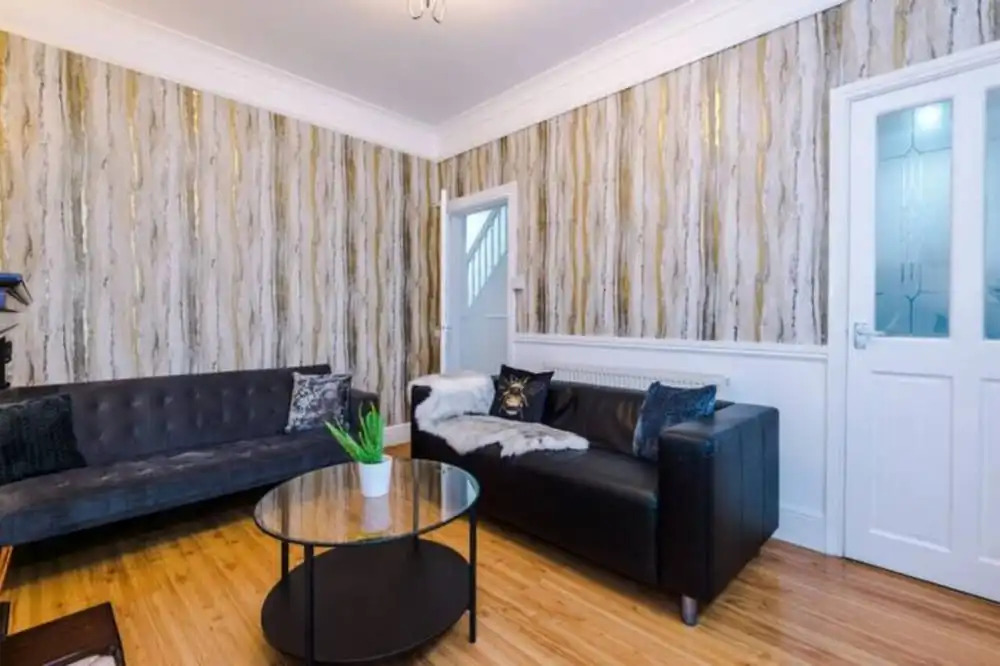 Spacious 4-Bed House Manchester