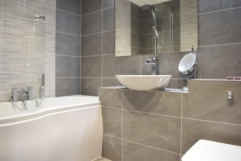 Newly Refurbished Thameside Apartment