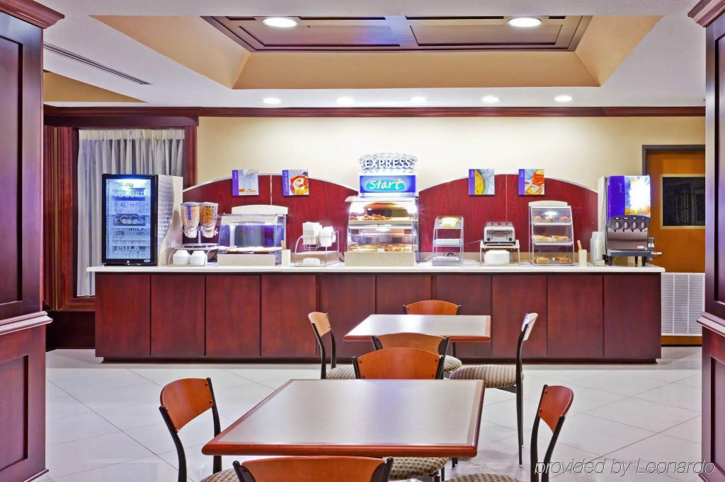 Holiday Inn Express Hotel & Suites Magee by IHG