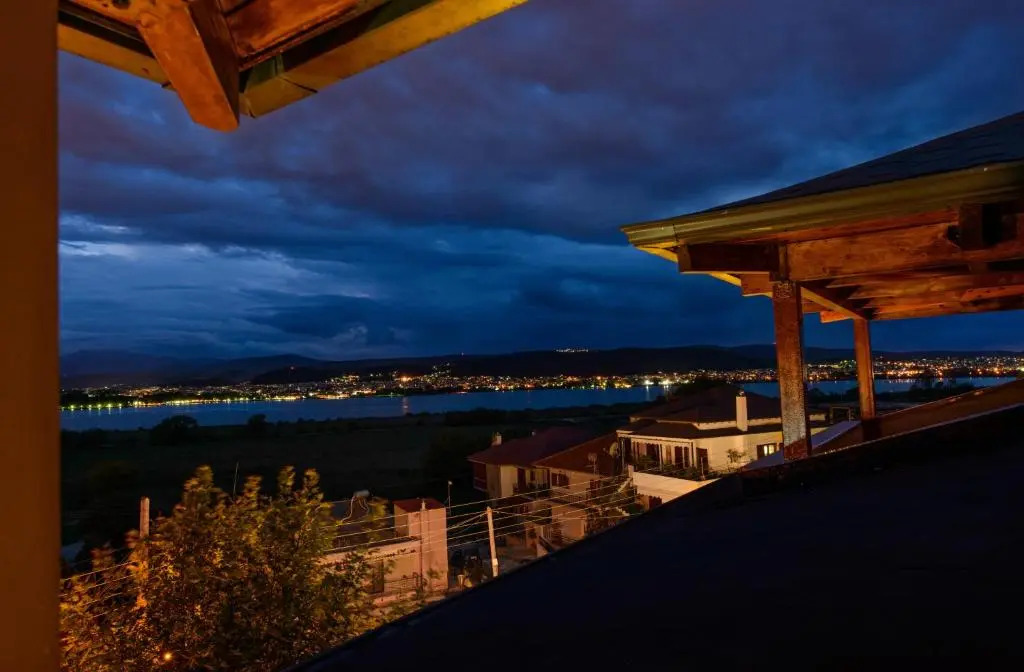 O FOTIS , Restaurant , Studios & Apartments