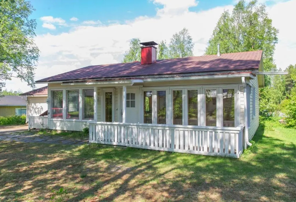 Cozy Summerhouse by the River