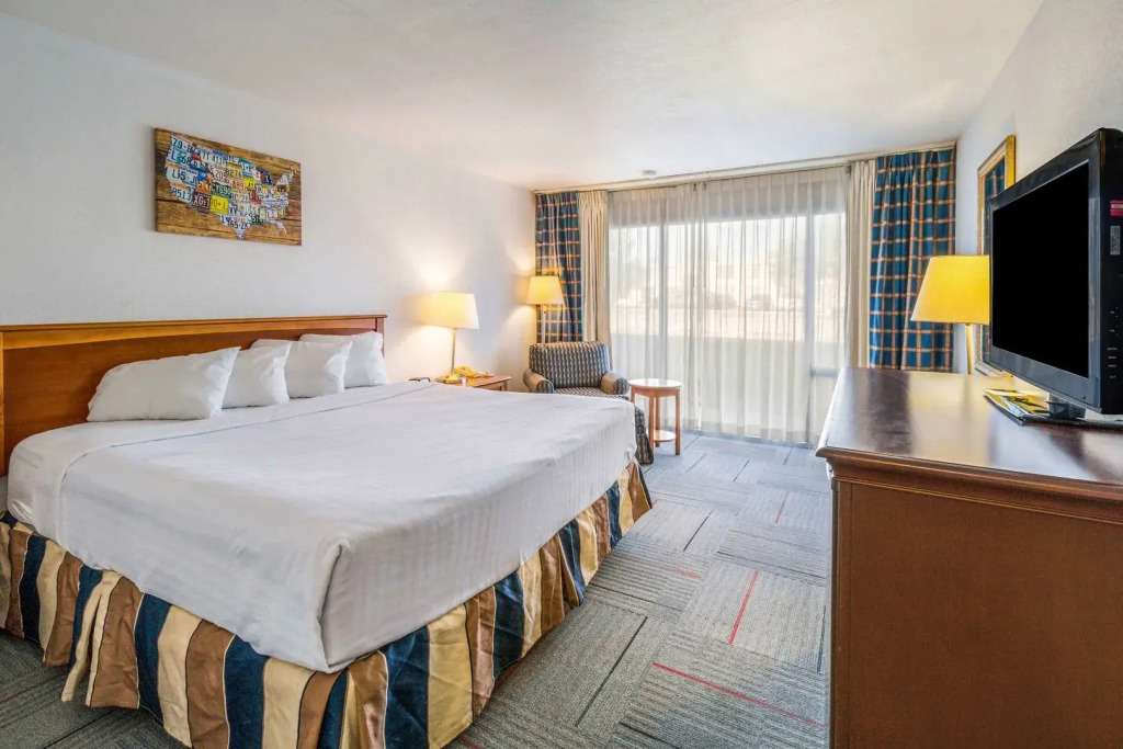 Riverside Hotel & Conference Center