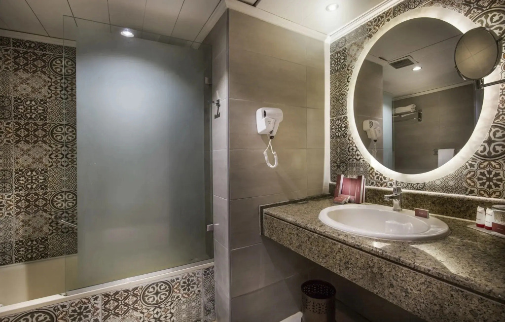 Отель Pyramisa Suites Cairo