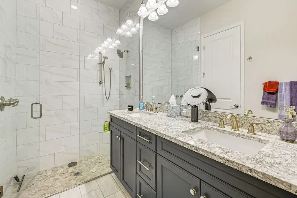 3 Mi to Naples Beach! Couple's Resort Getaway
