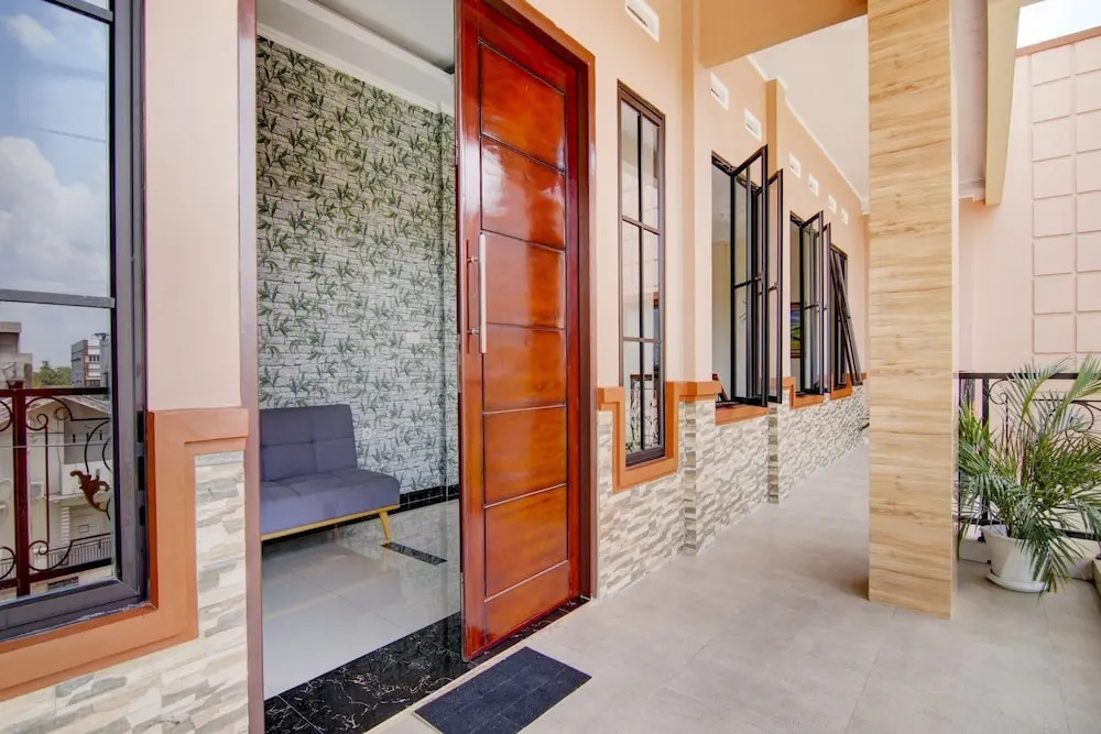 The Shine Residence by OYO Rooms