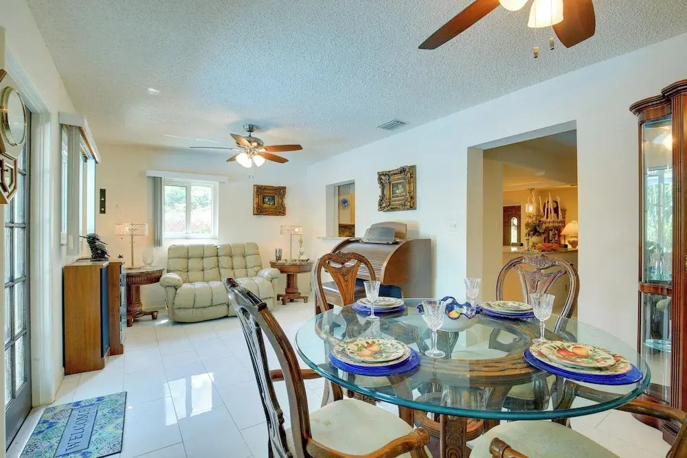 St Petersburg Home w/ Tropical Yard & Pool!
