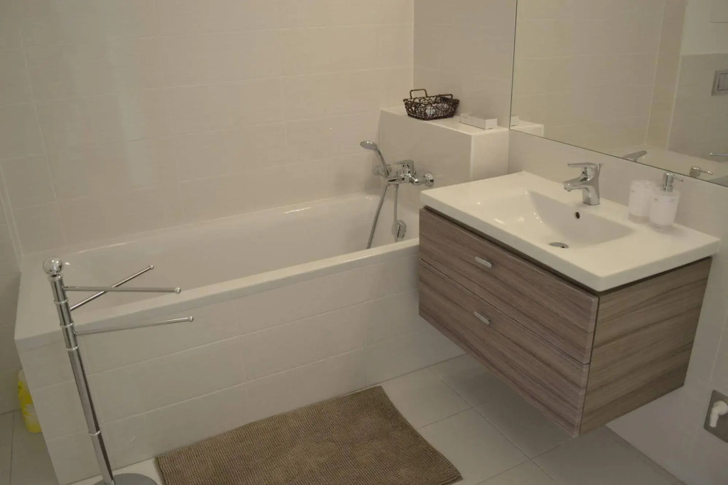 Panorama Apartment with Free Parking