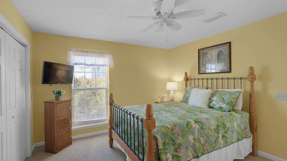 Classic Beach Retreat Just a Minute From the Beach Access in Seacrest on 30A