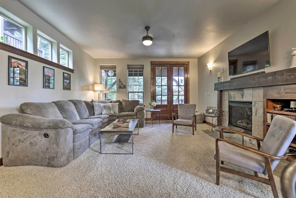 Chic House w/ Patio: 2 Blocks to Payette Lake!