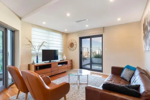 North Sydney Fully Self Contained Modern 2 Bed Apartment (16Wal)