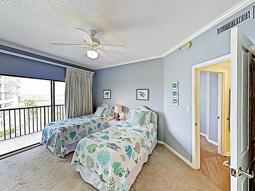 New Listing! Beachfront Corner-unit W/ Pools 3 Bedroom Condo