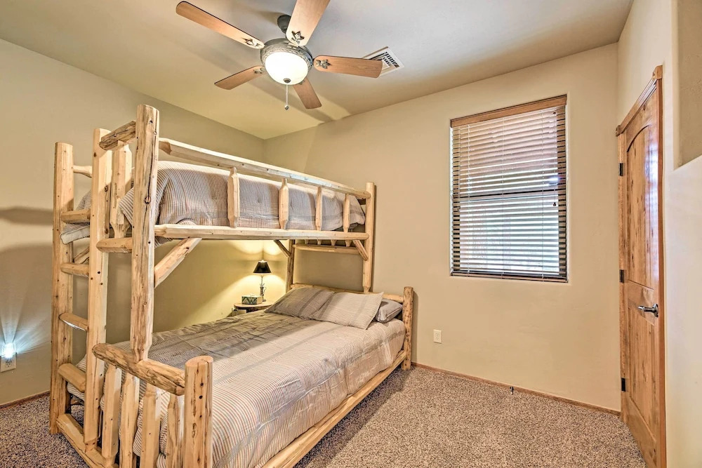 < 1 Mi to Torreon Golf Club: Show Low Condo