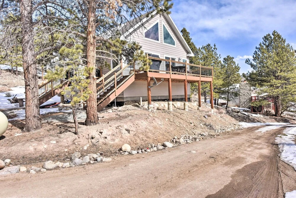 Gorgeous Twin Lakes Home w/ Deck Overlooking Mtns!