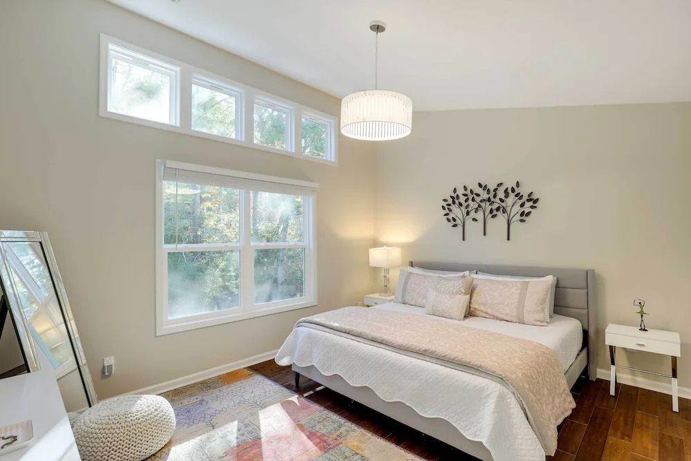 Luxe Mountain Home Near Ridgecrest & Asheville!