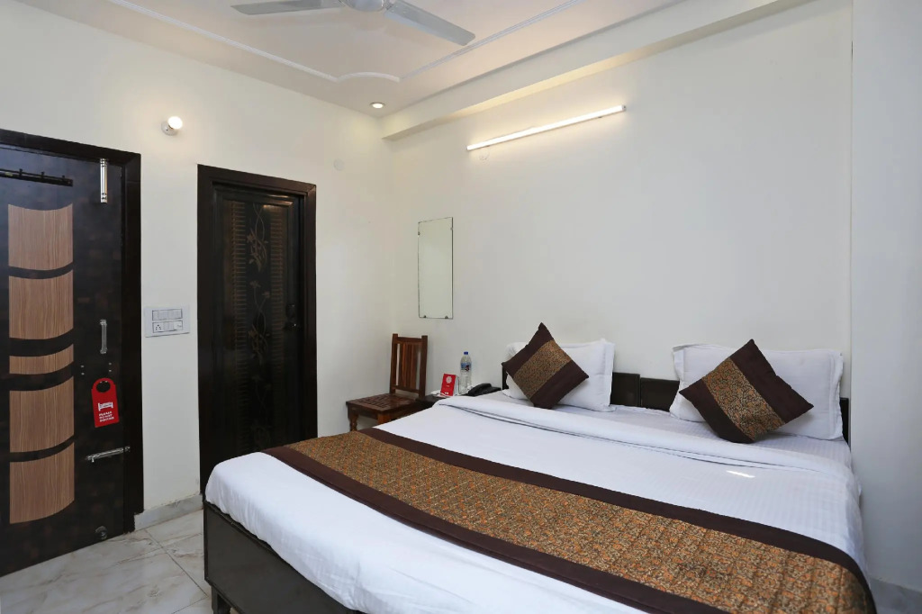 OYO 13280 Hotel Royal India