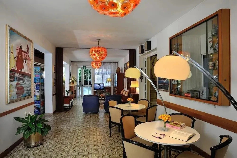 Hotel Plaza Rooms & Coffee