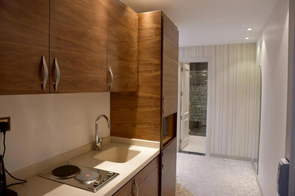 Crown City Hotel -فندق كراون ستي