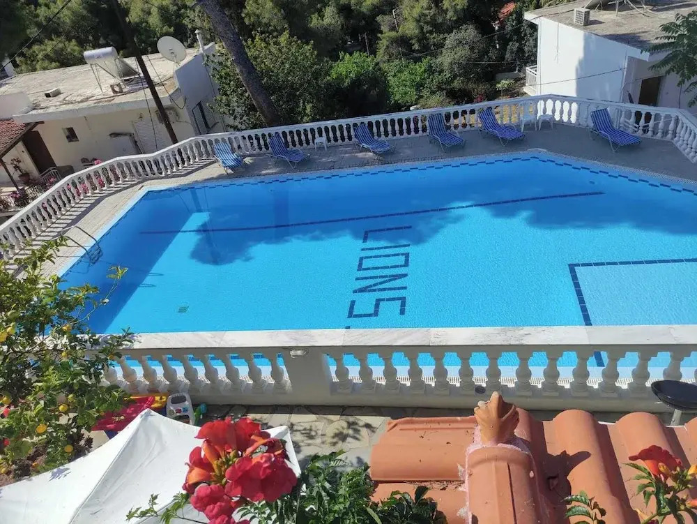 Lions Poros Apartments