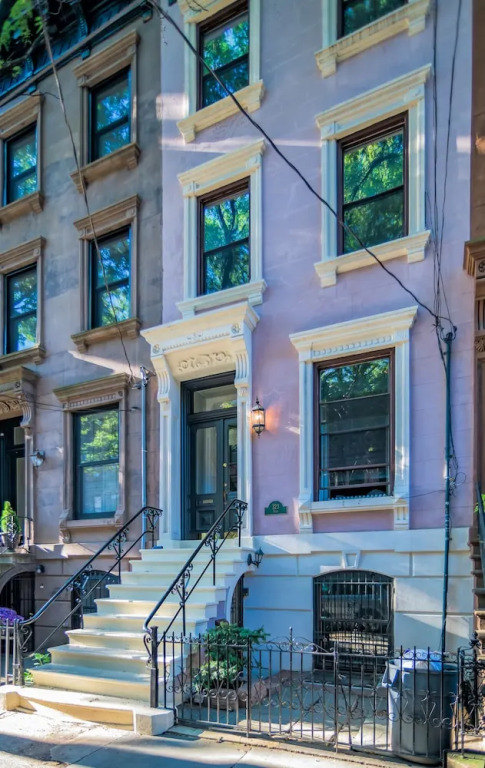 Deedee's Brownstone Van Vorst Park