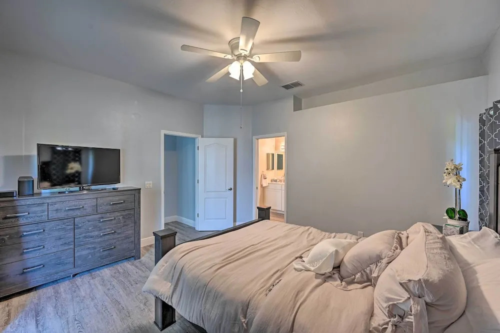 Lely Resort Home w/ Lanai - 1 Mi to Golf Course!