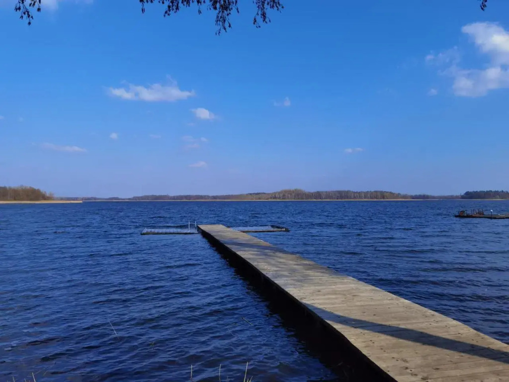 Lake House Listomie
