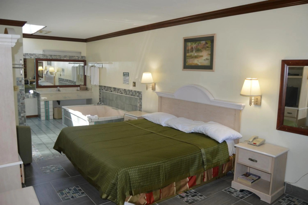 Economy Inn - Akron