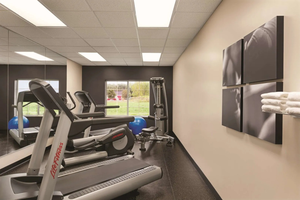 Country Inn & Suites by Radisson, Willmar, MN