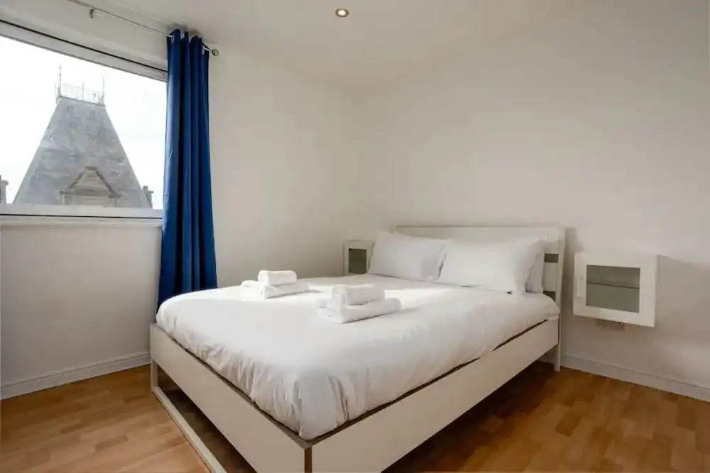 Stylish 2 Bedroom Apartment Near the City Centre