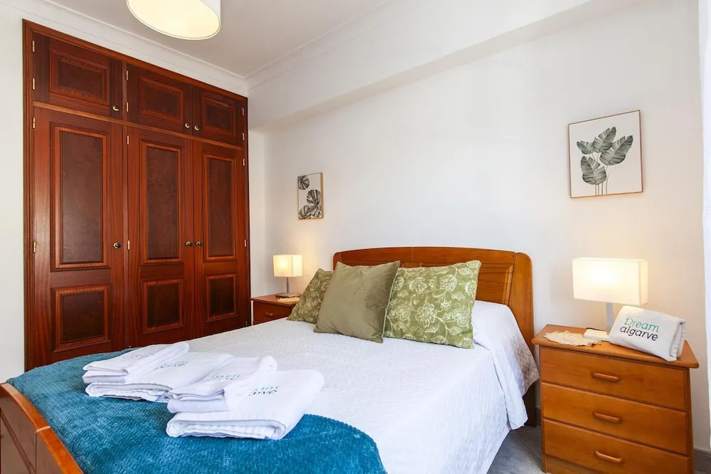 W 02 - Bedroom 2 in Topside Luz Guesthouse