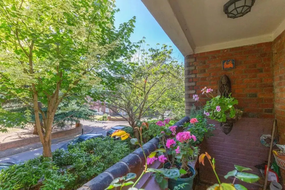 Stylish 2 Bedroom Apartment in Peaceful Richmond